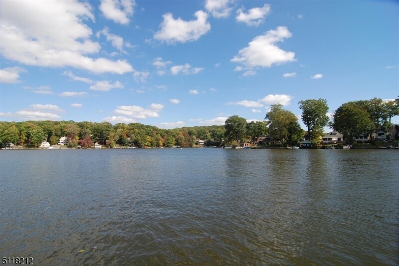 161 Hudson Ave, Hopatcong, NJ 07843 Room for Rent in Hopatcong, NJ