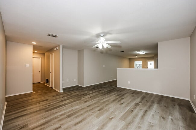 Foto del edificio - 1304 Castle Ridge Rd