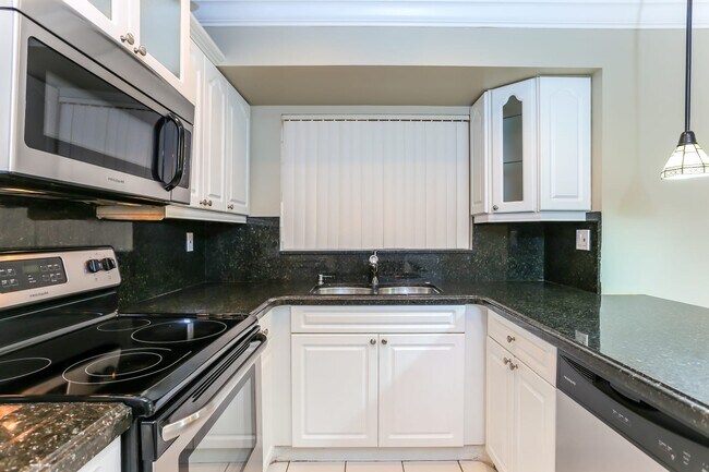 Building Photo - 4994 SW 94th Ave