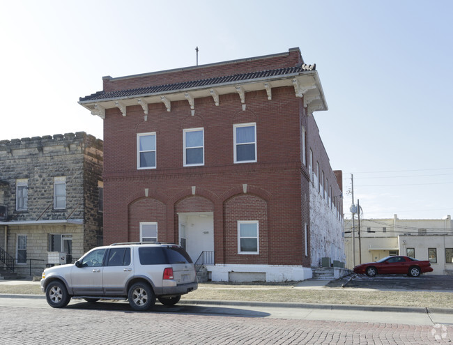 Building Photo - 509 S School St