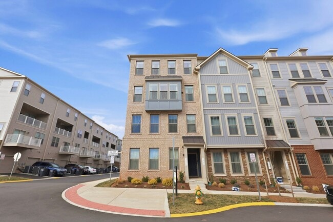 ***Coming Soon*** Stunning and Sun-filled 3 Bed 2.5 Bath Condo In Village At Manassas Park Condo - ***Coming Soon*** Stunning and Sun-filled 3 Bed 2.5 Bath Condo In Village At Manassas Park Condo