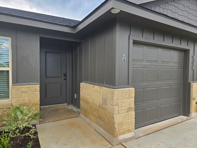 Foto del edificio - 908 Cherry Laurel Ln