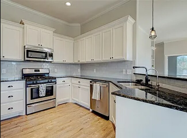 Building Photo - Magnificent 3BD/2BTH home in Council Ridge