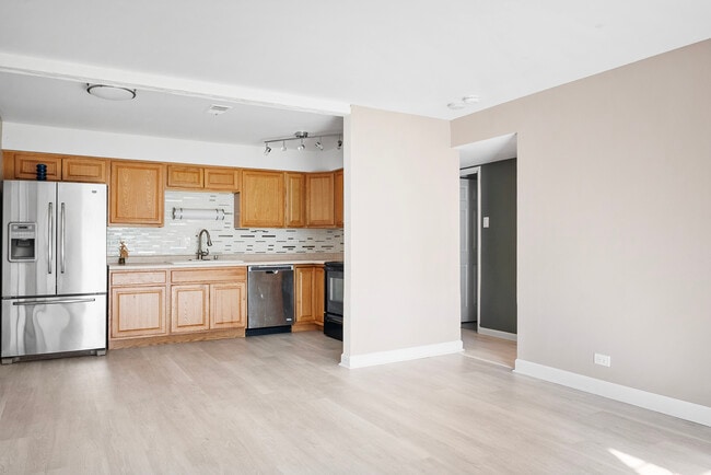 Building Photo - 9418 Bay Colony Dr