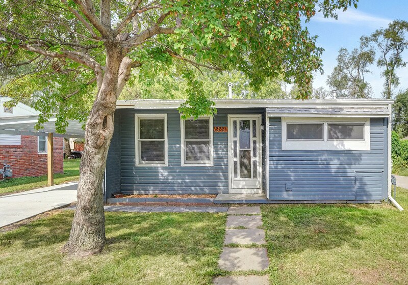 Foto principal - 2221 N 32nd St