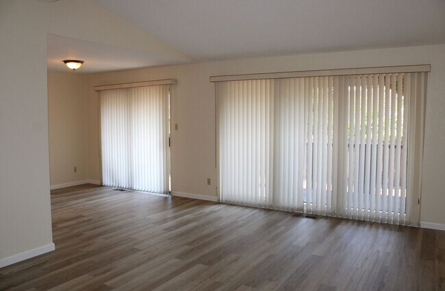 Building Photo - 9133 Winding Oak Dr