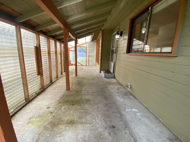 Building Photo - Conveniently Located 3-Bedroom Home with S...