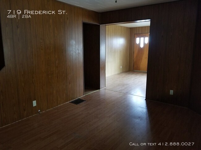 Building Photo - 4 Bedroom McKees Rocks House