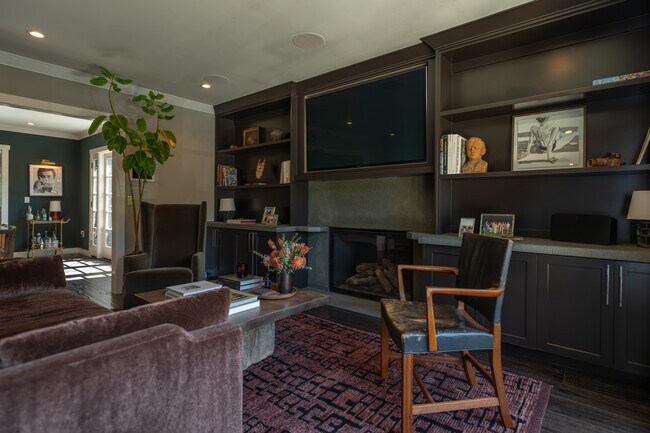 Foto del edificio - 1302 N Fuller Ave