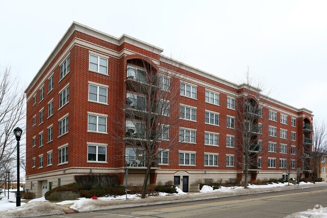 Foto principal - 104 N Plum Grove Rd