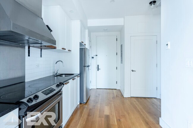 Building Photo - 5527 Myrtle Ave