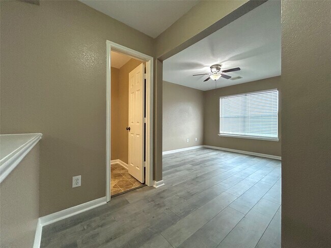 Foto del edificio - 6139 Springbrook Garden Ln