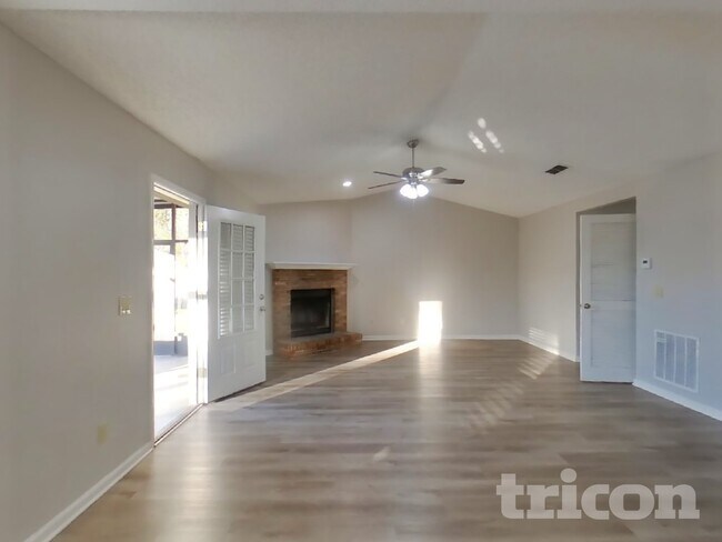 Foto del edificio - 7520 Teaticket Ct