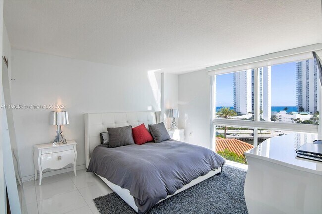 Building Photo - 200 Sunny Isles Blvd