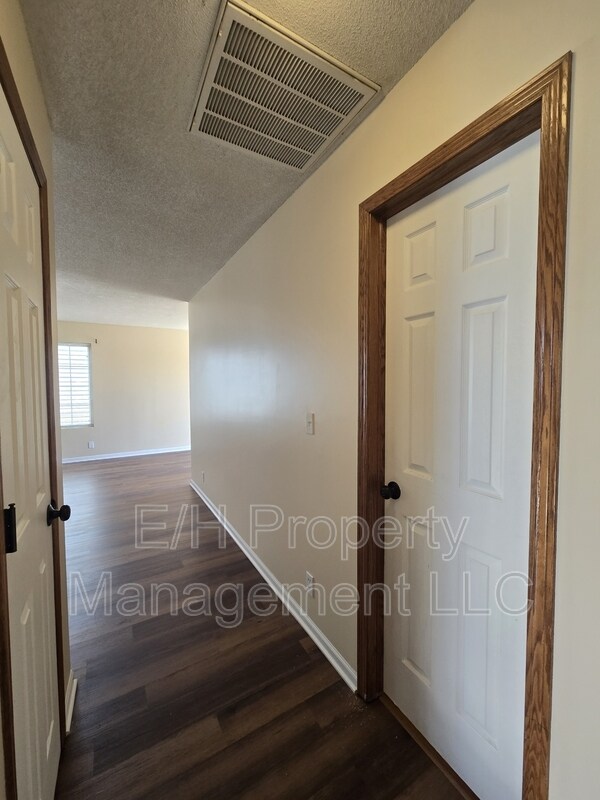 Building Photo - 4462 S Elizabeth Ave
