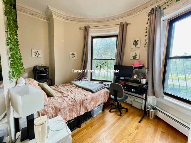 Building Photo - 42 Fenway