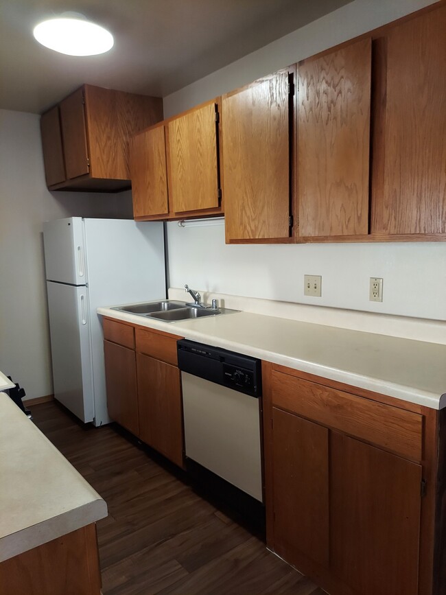 Building Photo - Cedar Creek Apartments and Townhomes