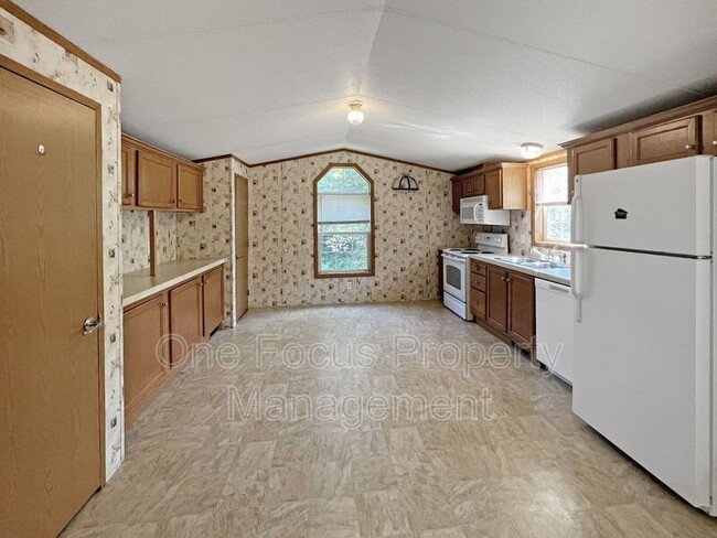 Building Photo - 637 Sholder Rd