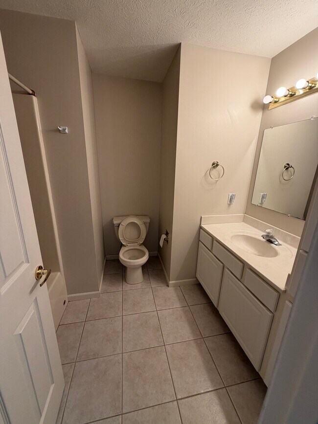 Foto del edificio - 5677 Maple Ln