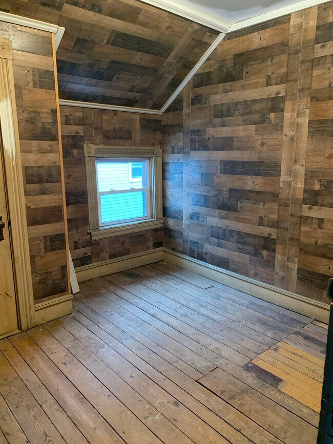 Sala de almacenamiento fuera de la entrada privada - 822 2nd St