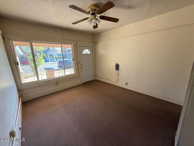 Foto del edificio - 830 E 9th St