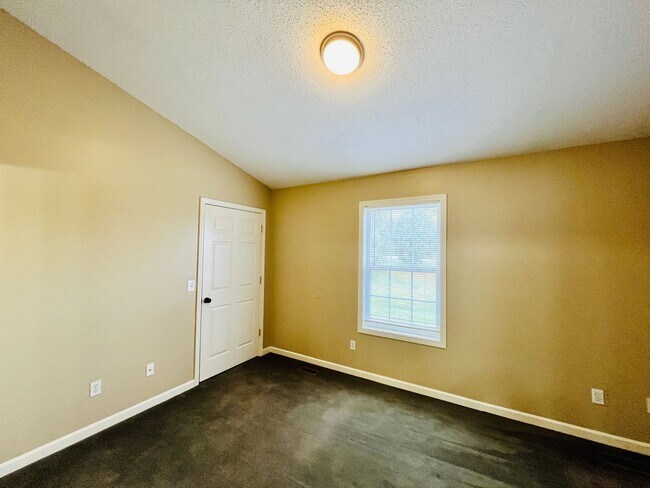 Interior Photo - Laurel Brook