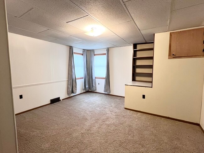 Building Photo - 609 N Pokegama Ave