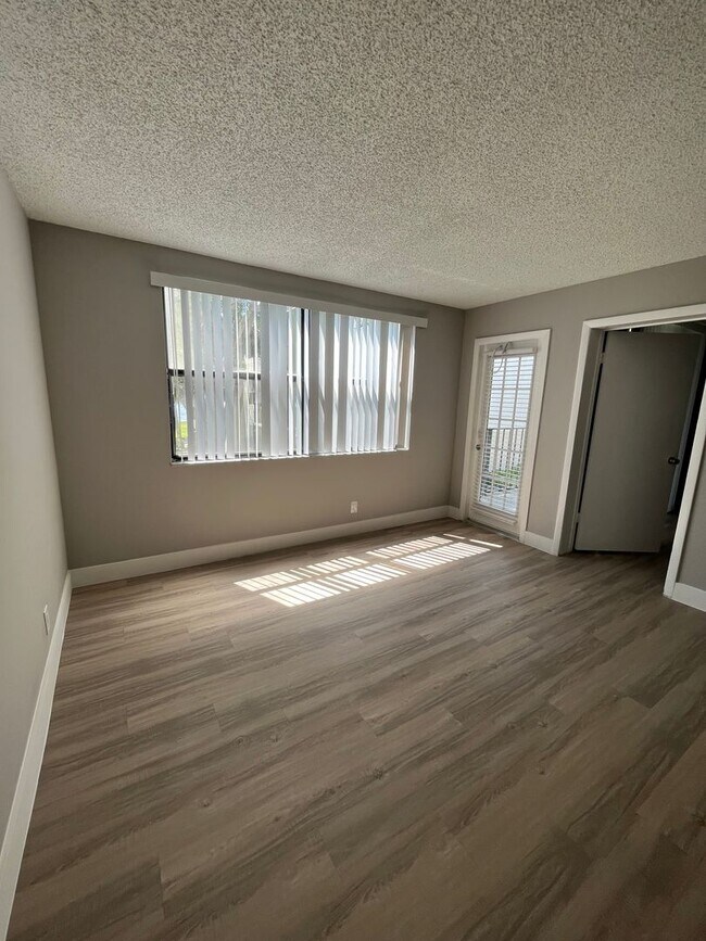 Building Photo - 752 Executive Center Dr