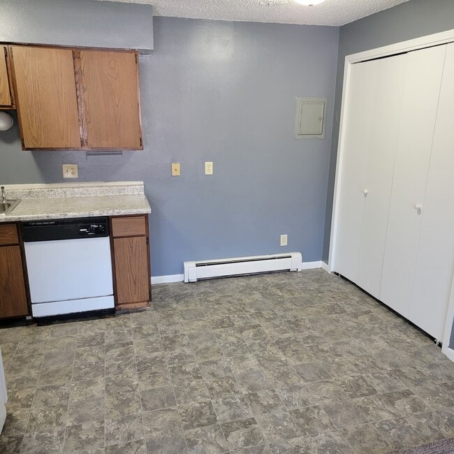 4210 Knob Hill Dr Unit Apt 7, Des Moines, IA 50317 Condo for Rent in