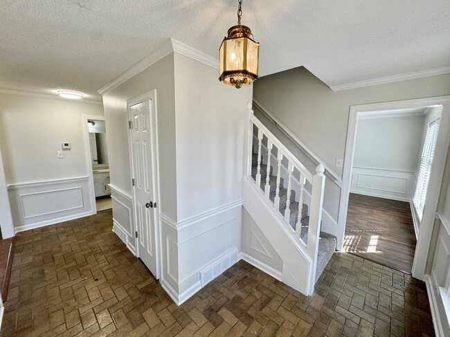 Building Photo - 7888 Farindon Dr