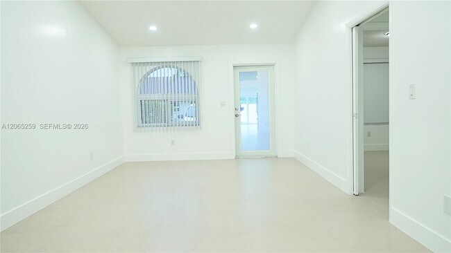 Foto del edificio - 5661 W 21st Ave