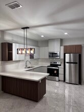 Building Photo - 703 Pedro St