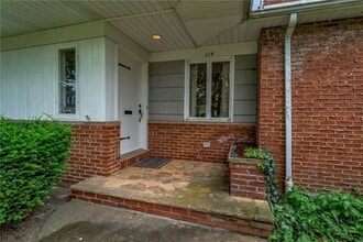 Building Photo - 114 Burbank Dr