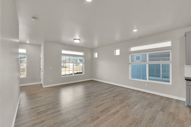 Building Photo - 128 E Geyser Ct