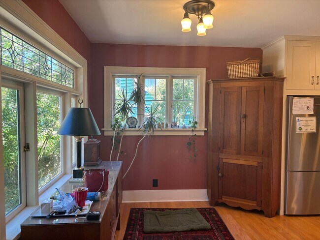 Foto del edificio - Classic Craftsman Home with Modern Comfort...