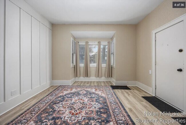 Foto del edificio - 700 Broadway Ave NW