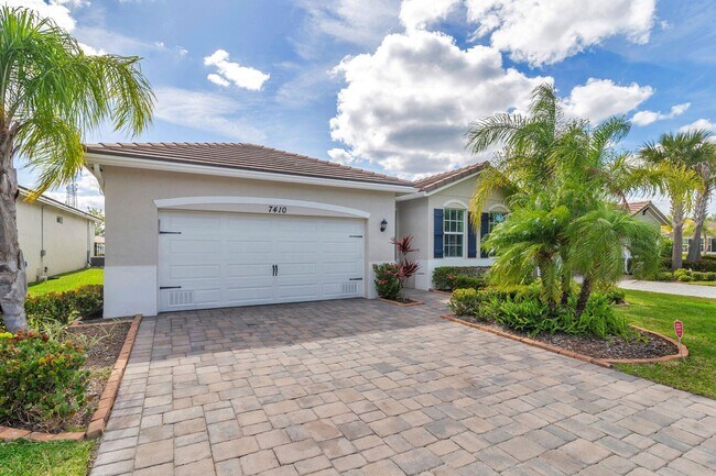 Building Photo - 7410 SW Harbor Cove Dr