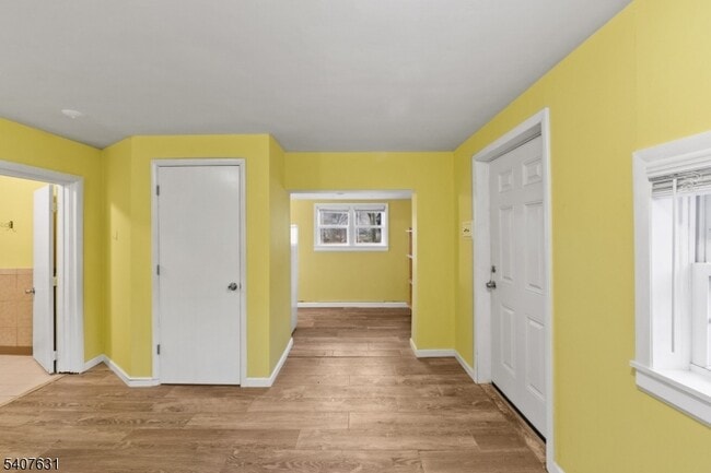 Building Photo - 190 US-46