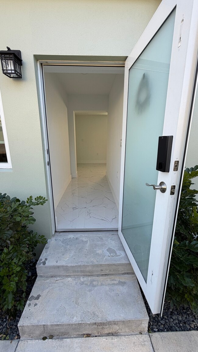 Building Photo - 560 SE 6th St