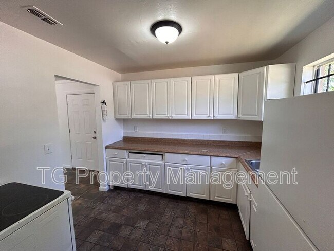 Foto del edificio - 9124 Devonshire Blvd