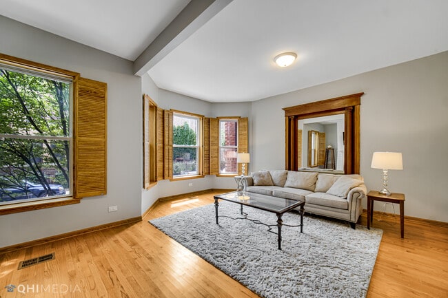 Building Photo - 816 W Cuyler Ave