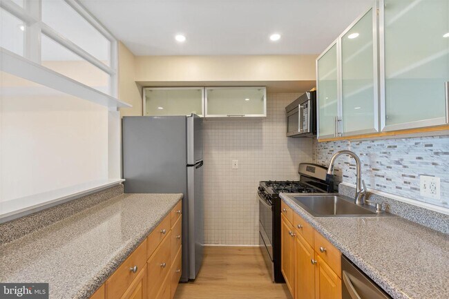 Building Photo - 5250 Valley Forge Dr