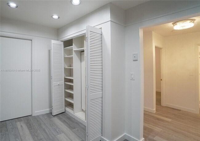Building Photo - 3823 Estepona Ave