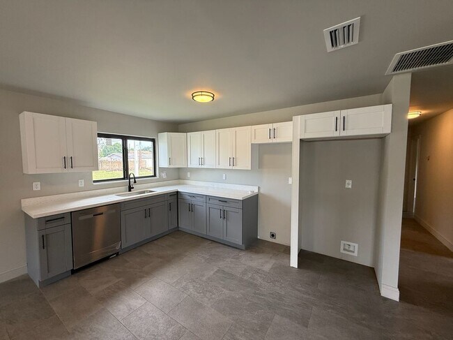 Foto del edificio - 2806 NW 9th Ct