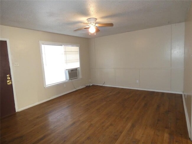 Foto del edificio - 3 bedroom, 1 bath