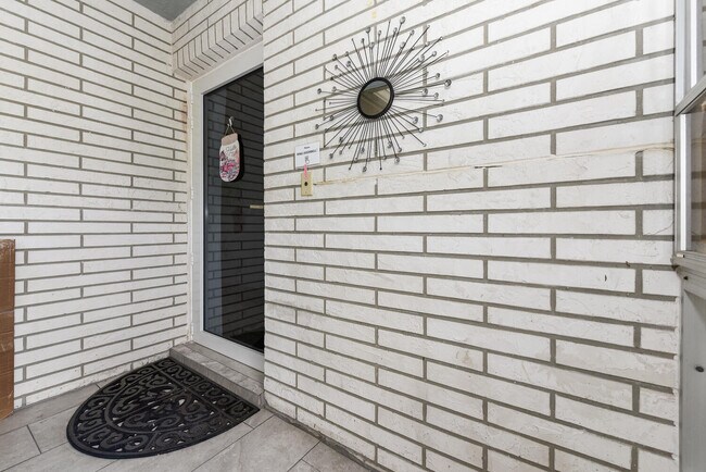 Building Photo - 5373 Mariesa Ave