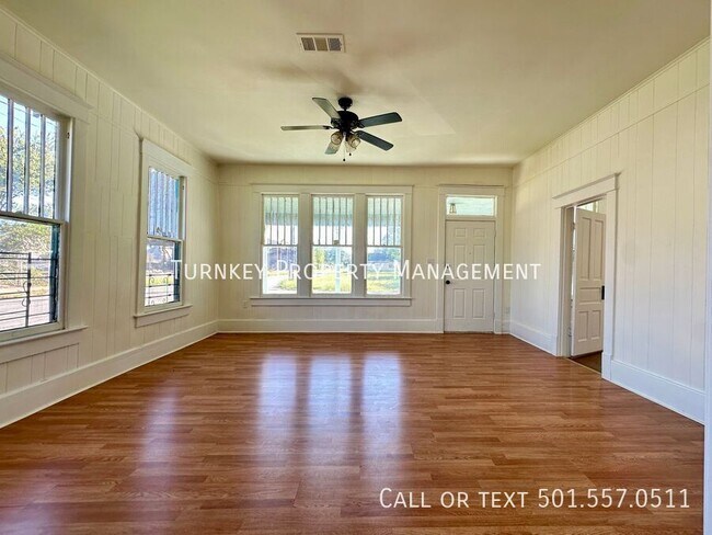 Building Photo - 502 S Florida St