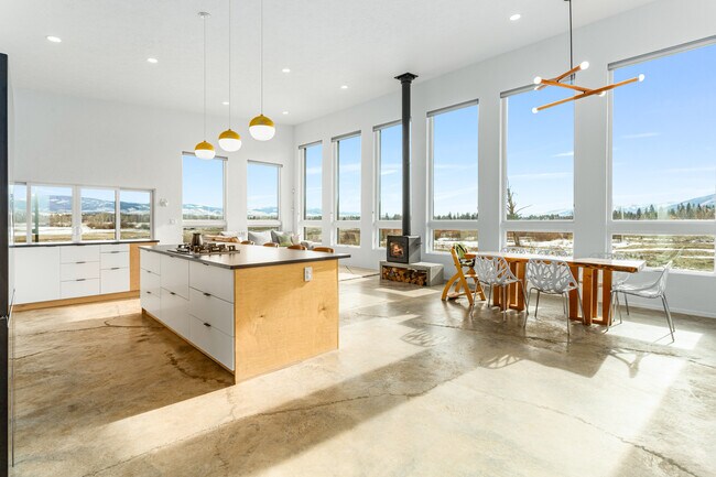 Foto del edificio - 5052 Hoblitt Ln