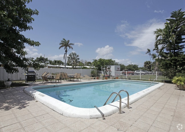 Swimming Pool - Longview House Apartments
