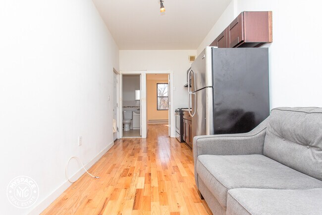 Building Photo - 178 Meserole St